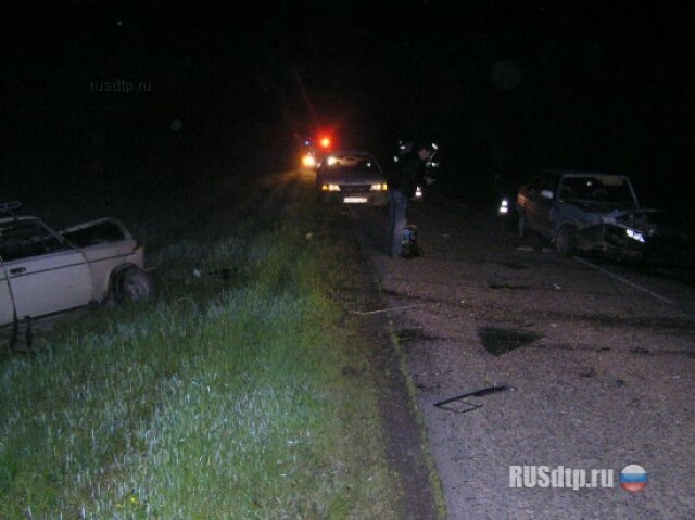 Два ВАЗа столкнулись на встречной полосе 