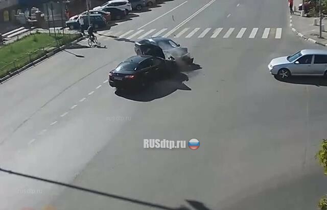 Авария на перекрестке в Дзержинском