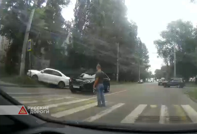 В Курске водитель ушел от столкновения в столб