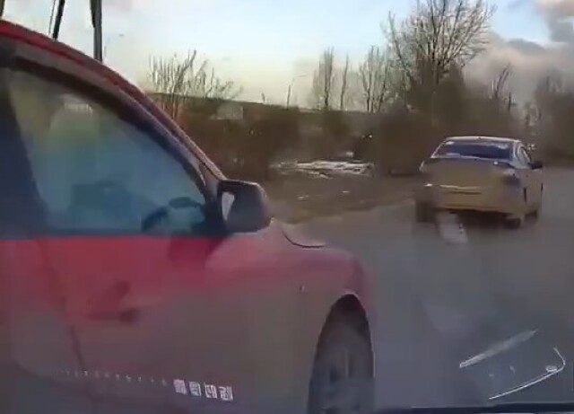 «Поплатился за свою самоуверенность»: три автомобиля столкнулись на Северном шоссе в Красноярске