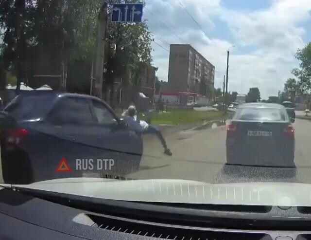 Женщина попала под машину в Сарапуле