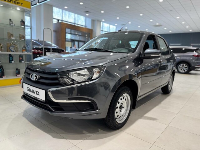 «Едешь будто на тракторе»: честный отзыв владельца Lada Granta 2025