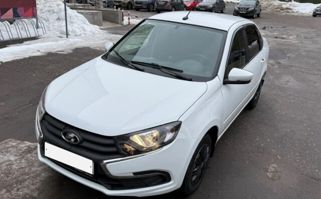 «Багажник открывается сам по себе»: отзыв владельца Lada Granta 2025 