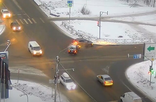 В Вологде водитель универсала пытался повернуть налево и попал в ДТП