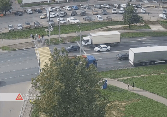 Грузовик и легковой автомобиль столкнулись в Костроме