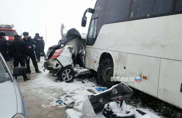 На Кубани в ДТП с автобусом погибли три человека 