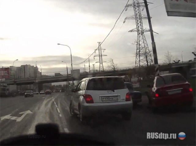 Устроила аварию и скрылась 