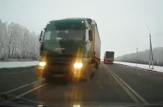 «Уснул за рулем»: фура и легковой автомобиль столкнулись на трассе «Каспий» 