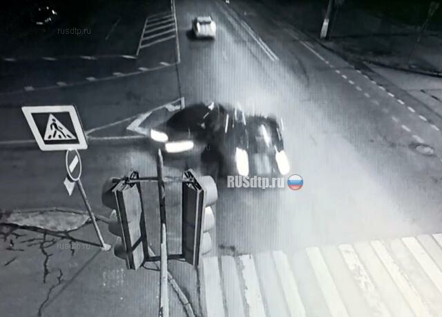В Волгограде девушку выбросило из машины в момент ДТП