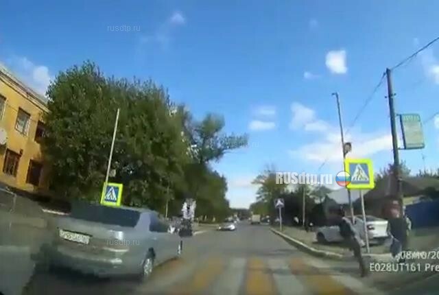 В Каменске-Шахтинском водитель сбил ребенка, после чего увёз его в неизвестном направлении