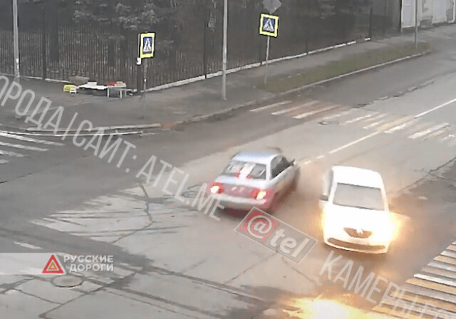 Два автомобиля столкнулись на перекрестке Чкалова — Кирова в Рыбинске