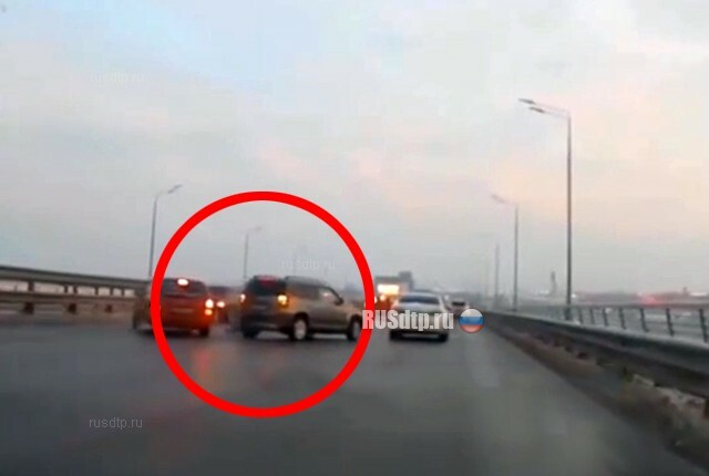 Видеорегистратор запечатлел момент массового ДТП на Ворошиловском мосту