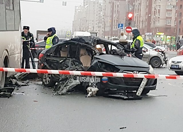 Один человек погиб в массовом ДТП возле станции «Беговая» в Петербурге 