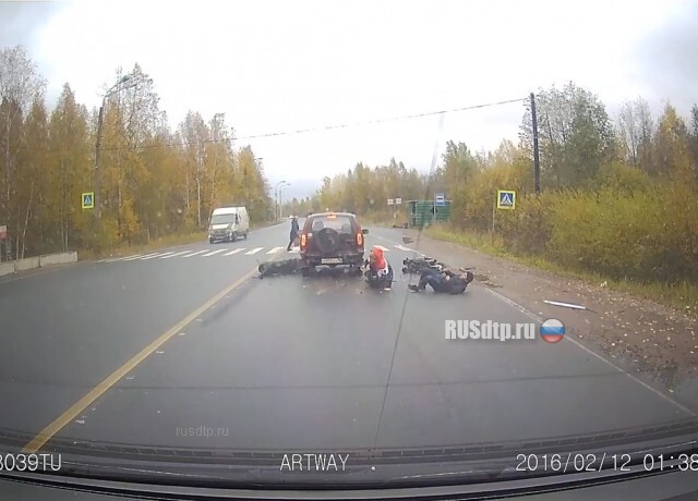 Два скутериста