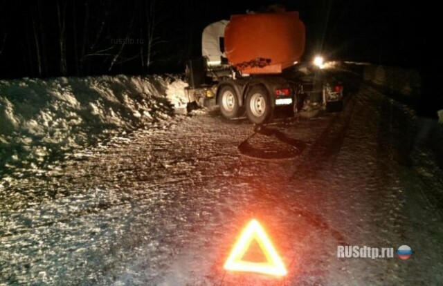 Под Нижневартовском при столкновении КАМАЗа с бензовозом погиб человек 