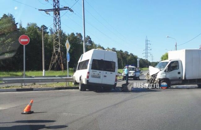 Более 10 человек пострадали в ДТП с участием маршрутки в подмосковной Балашихе 