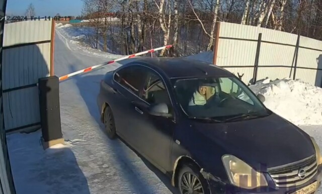 Автоледи снесла шлагбаум на территории СНТ в Красноярске
