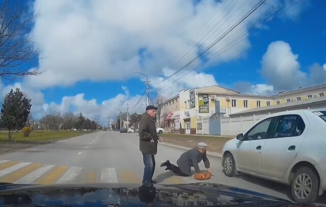В Евпатории наказали водителя, который едва не сбил пешехода