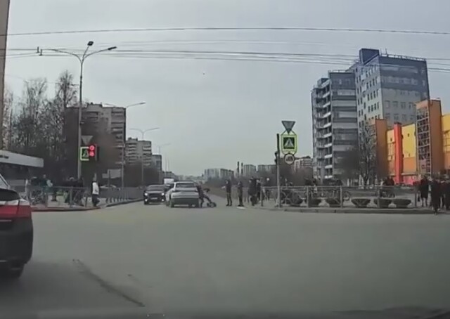 Авария в Санкт-Петербурге: водитель каршеринга сбил пользователя кикшеринга 