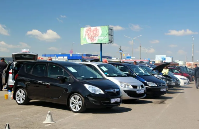 Из Белоруссии запретили вывозить автомобили и технику