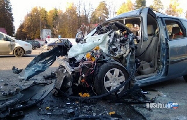 Лобовое Рено и МАЗа 