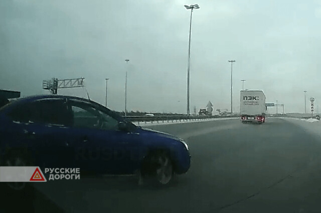 Ford занесло на КАД в Санкт-Петербурге