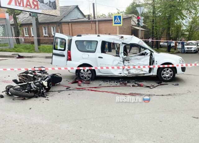 Во Владикавказе в ДТП с медицинским автомобилем погиб мотоциклист. ВИДЕО 