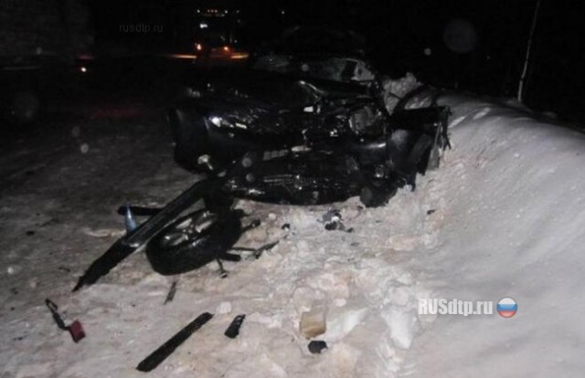 RAV4 врезался в лесовоз 