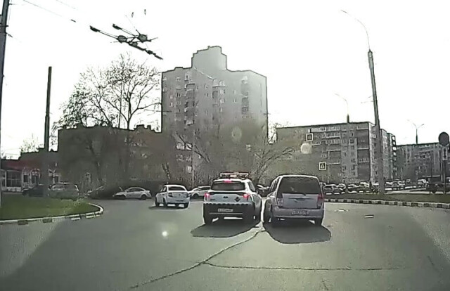 Автомобиль фиксации нарушений ПДД попал в ДТП в Великом Новгороде 