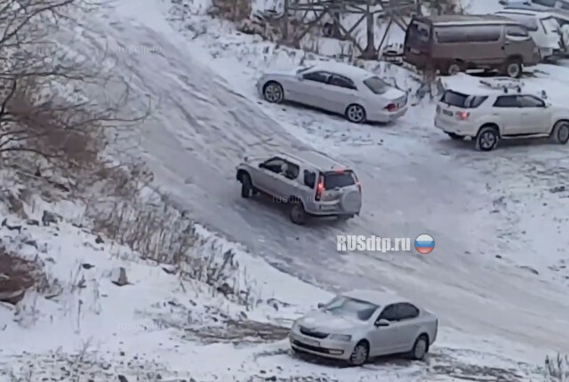 ДТП во Владивостоке после снегопада. Гололёд