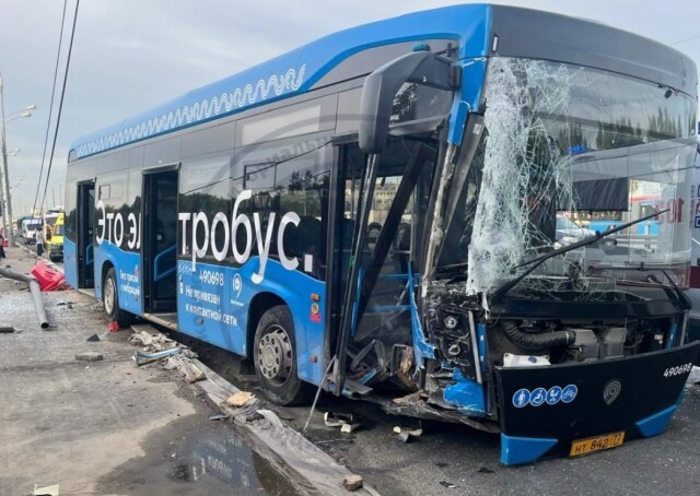 Авария с двумя электробусами произошла в Москве: 14 пострадавших 