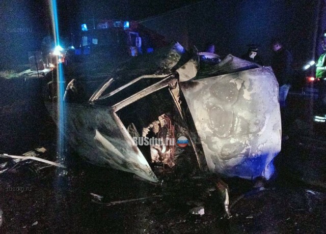 Трое сгорели в автомобиле после ДТП в Свердловской области 