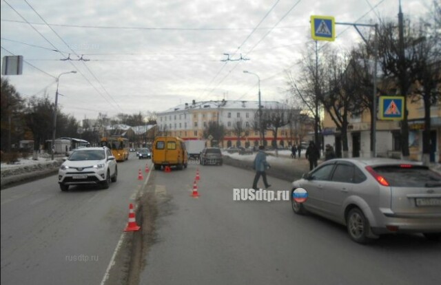 В Йошкар-Оле маршрутка сбила школьницу. Видео 