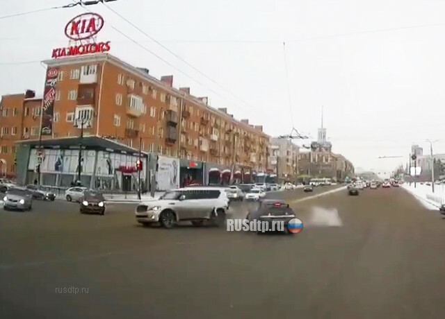 ДТП в Омске на спуске с Ленинградского моста