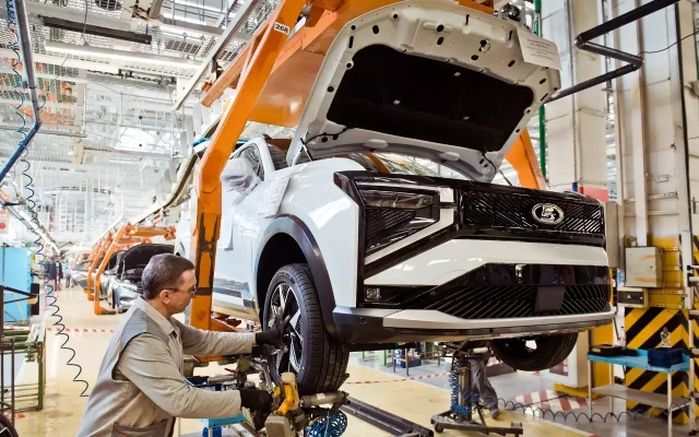 АвтоВАЗ запустил серийное производство кроссовера Lada Azimut: дизайн, технические характеристики, старт продаж