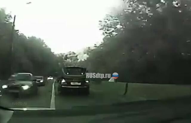 Полиция со стрельбой задержала Mercedes в Москве