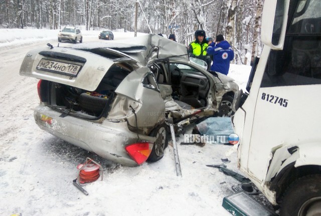 В Петербурге в ДТП с автобусом погиб человек 