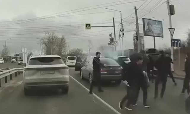 Дорожный конфликт перерос в ДТП и стрельбу на одной из улиц Иркутска 