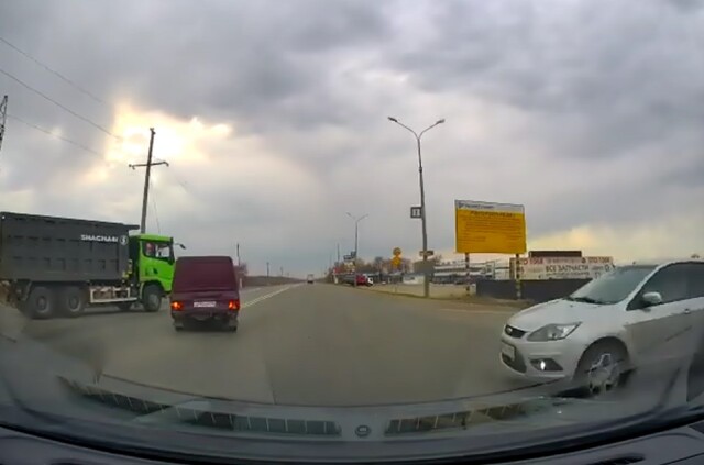 Авария в Татарстане: водитель «Форда» не пропустил машину при выезде со второстепенной 