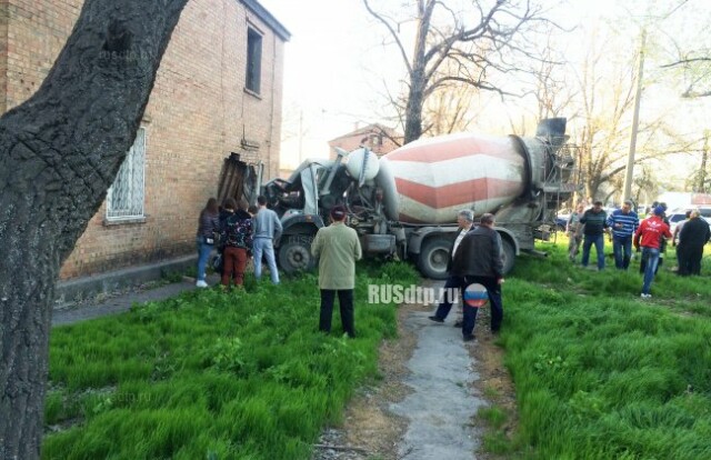 ДТП с бетономешалкой в Таганроге попало на видео 