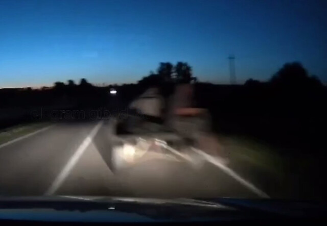 «Не увидел в темноте мотоблок»: видеорегистратор запечатлел момент ДТП в Белгородской области