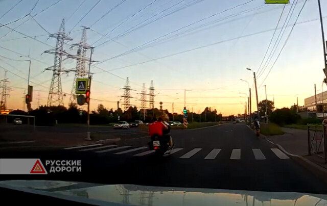 Мотоцикл опрокинулся в Санкт-Петербурге