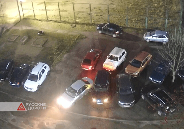 В Костроме водитель помял машину и скрылся
