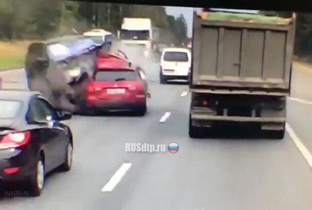 Момент жуткого ДТП на Минском шоссе в Подмосковье попал на видео