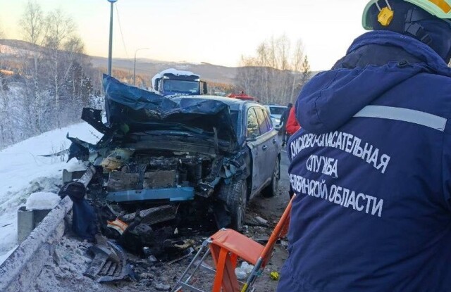 Renault Logan и Geely Monjaro столкнулись в Челябинской области 