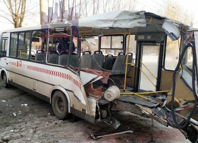 Два автобуса столкнулись на улице Крупской в Красноярске. ВИДЕО 