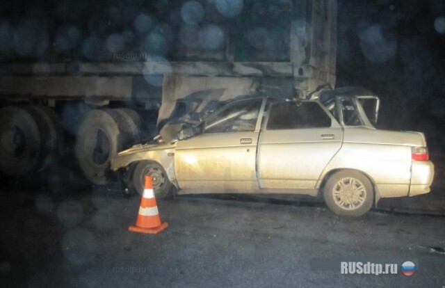 ВАЗ угодил под прицеп 