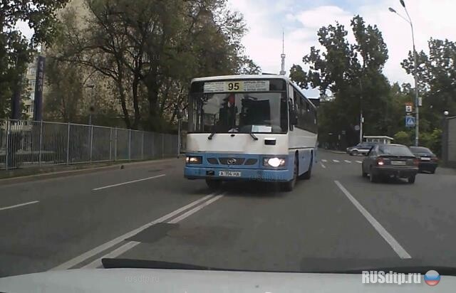 ПДД водителям автобусов не писаны 