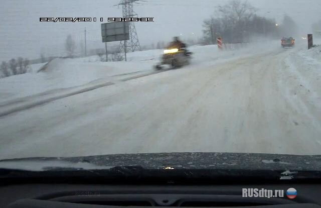 Чудак на снегоходе 