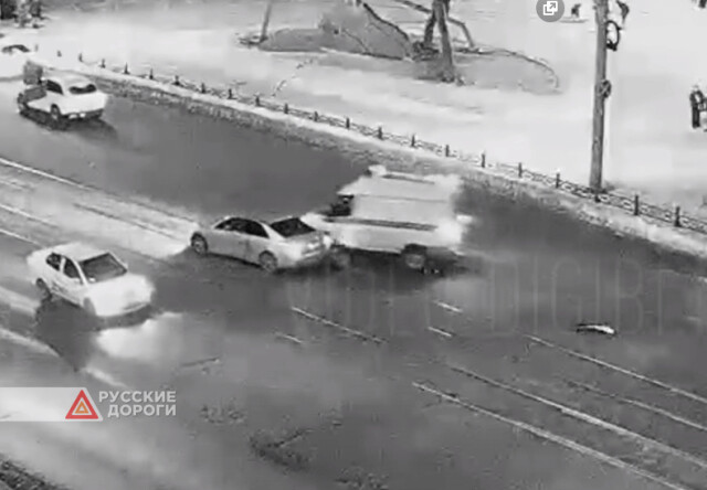 Скорая столкнулась с двумя автомобилями в Бийске